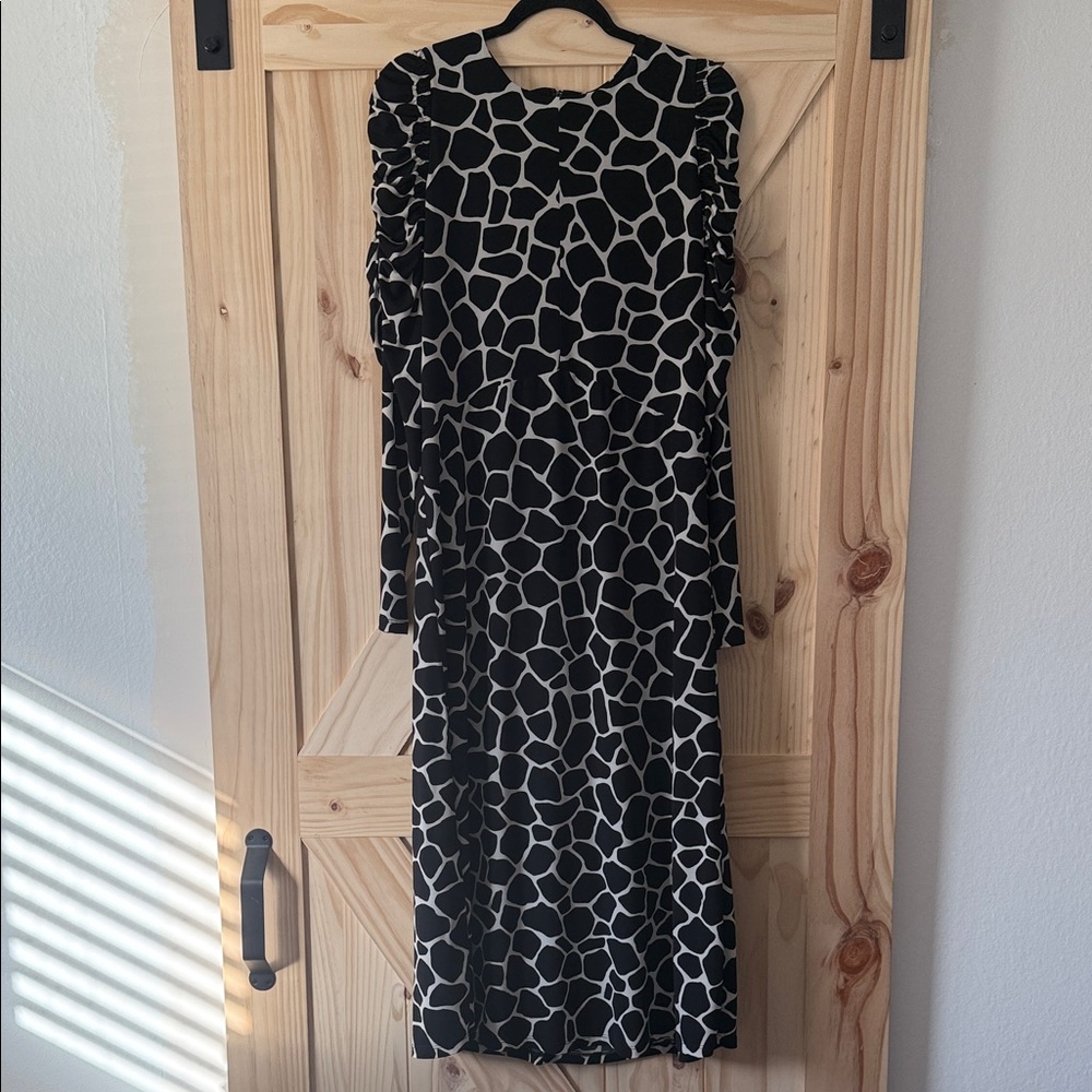 Ann Taylor Black and Cream Long Sleeve Dress